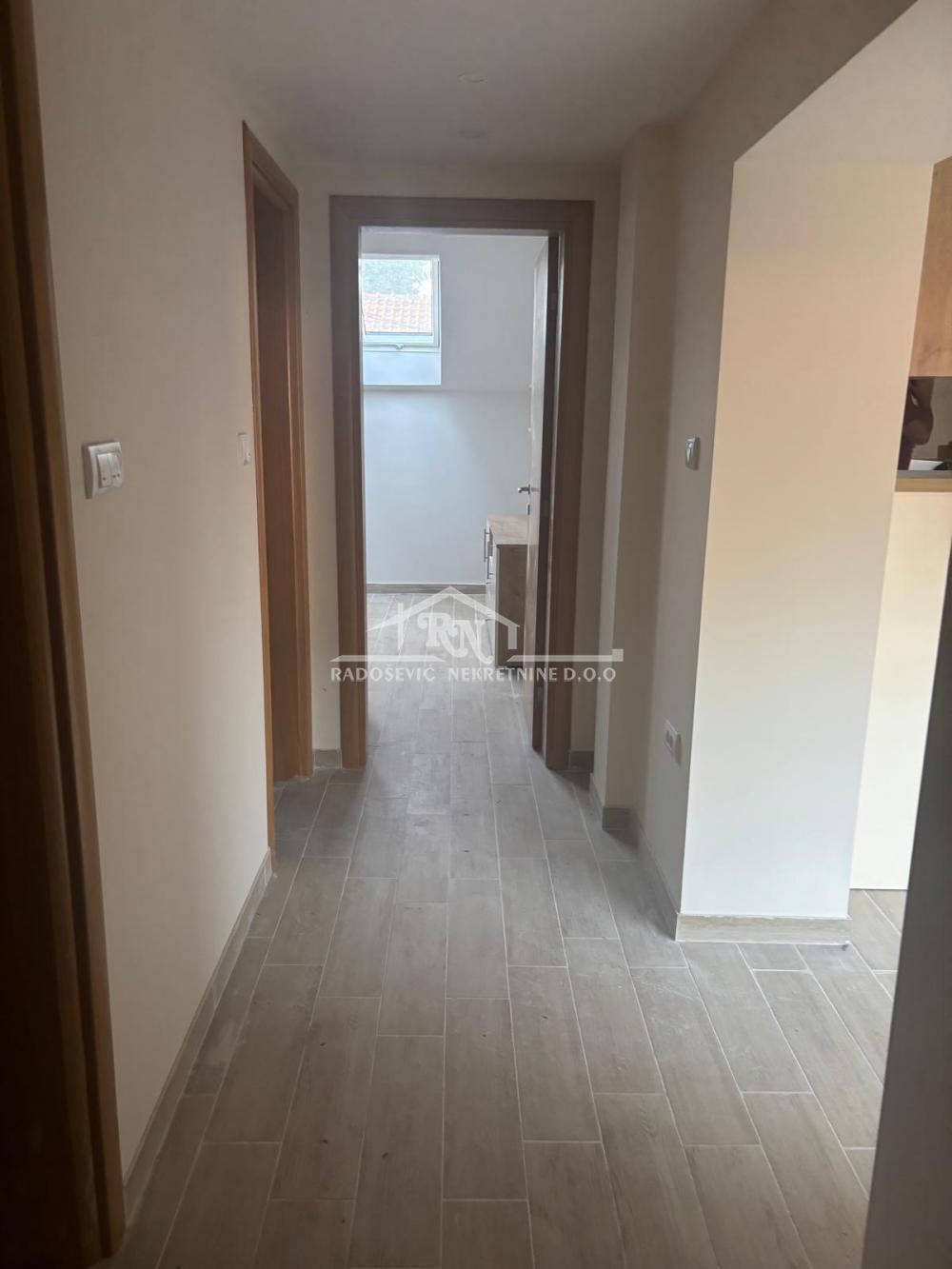 Slika 5 - Miladina Petrovića,  Kuća na prodaju, 250m2, 280.000€