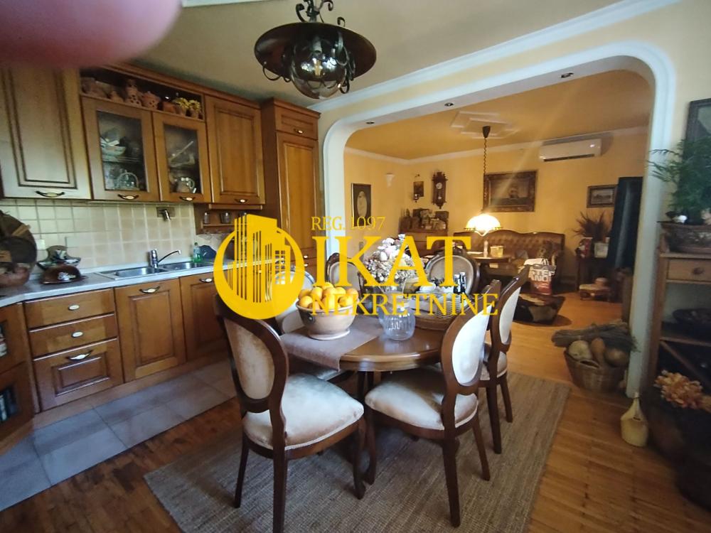 Slika 1 -  Kuća na prodaju, 250m2, 300.000€