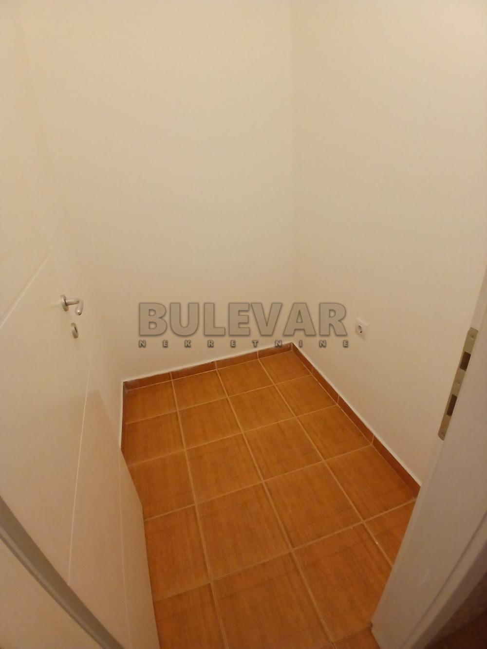 Slika 3 - Vojvode Tankosića,  Lokal za izdavanje, 73m2, 450€
