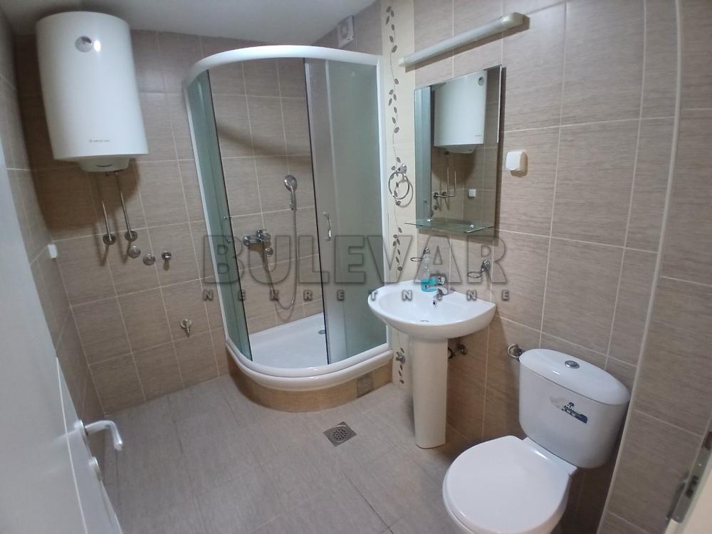 Slika 11 - Vojvode Tankosića,  Lokal za izdavanje, 73m2, 450€