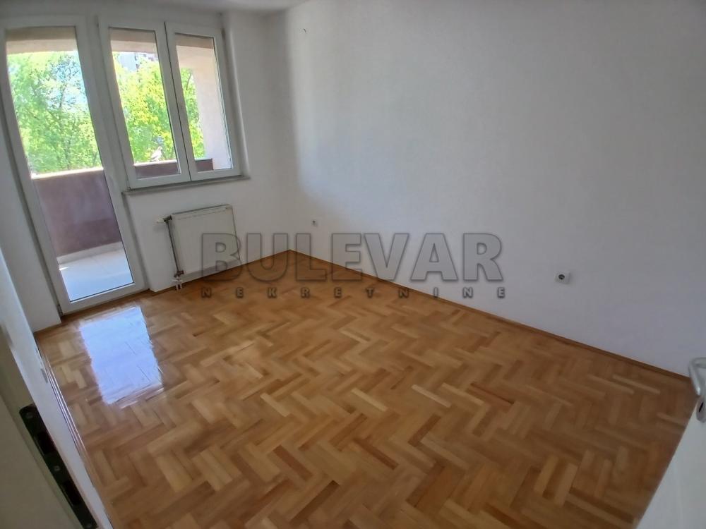 Slika 7 - Vojvode Tankosića,  Lokal za izdavanje, 73m2, 450€
