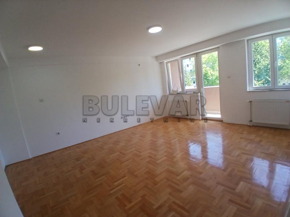 Slika 4 - Vojvode Tankosića,  Lokal za izdavanje, 73m2, 450€