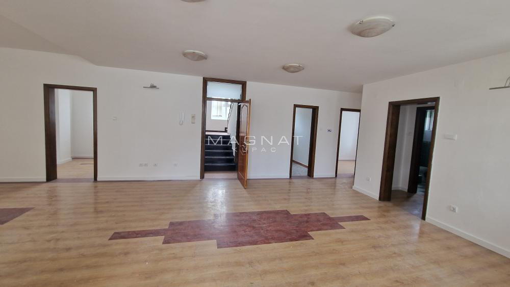 Slika 4 - Svetozara Radojčića,  Lokal za izdavanje, 450m2, 4.000€