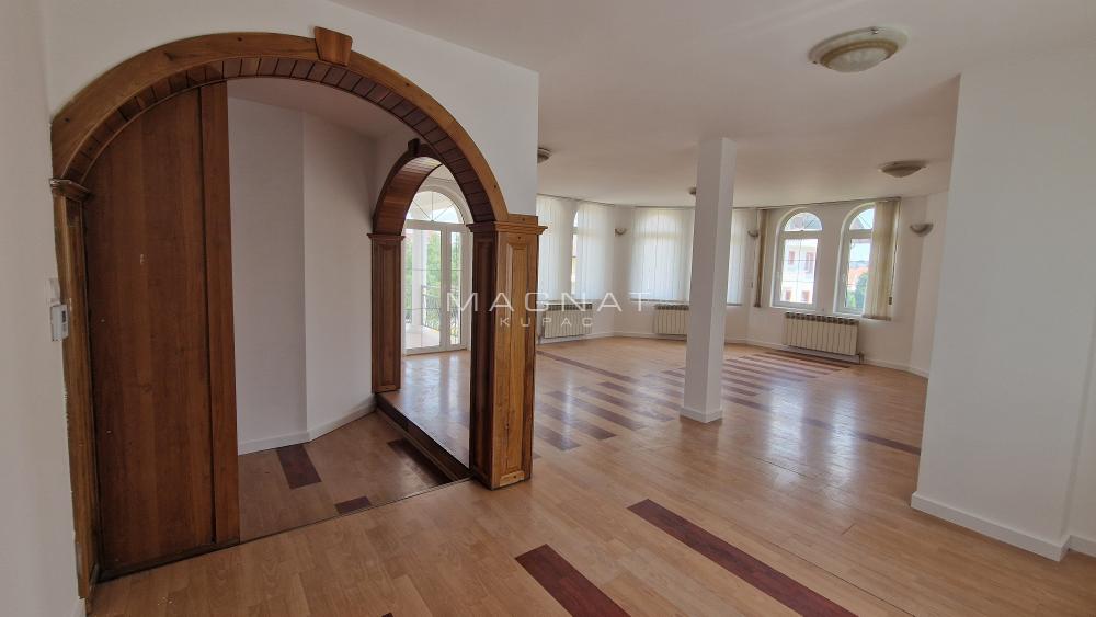 Slika 8 - Svetozara Radojčića,  Lokal za izdavanje, 450m2, 4.000€