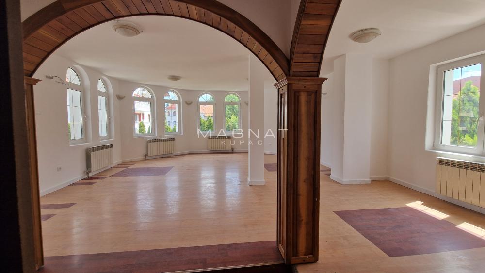 Slika 2 - Svetozara Radojčića,  Lokal za izdavanje, 450m2, 4.000€