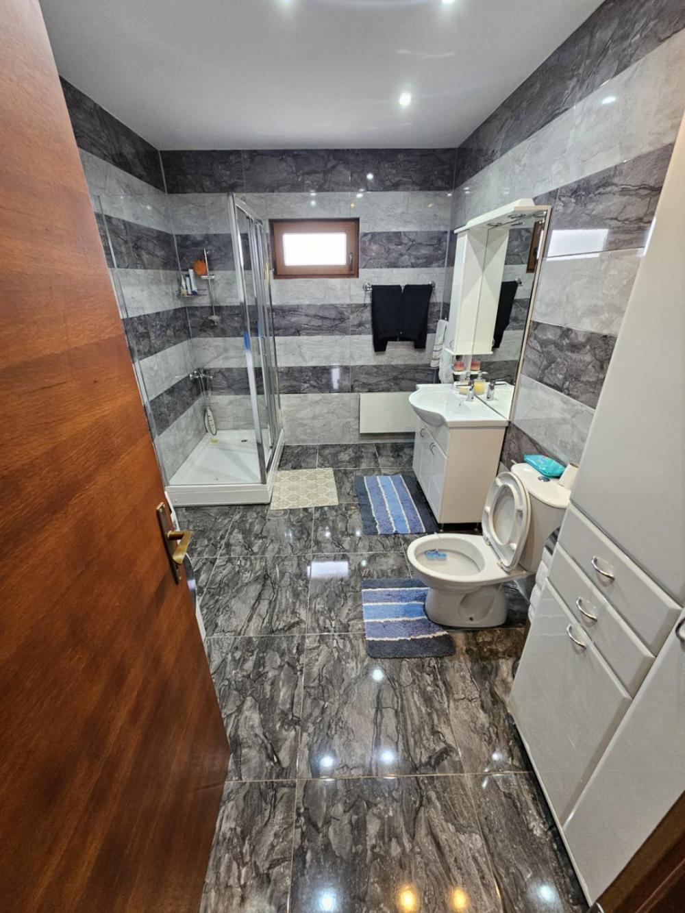 Slika 1 - Popovic,  Kuća na prodaju, 170m2, 650.000€