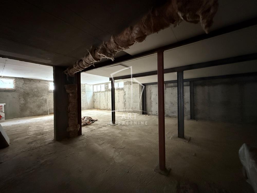 Slika 3 - Radeta Markovića,  Lokal na prodaju, 190m2, 177.650€