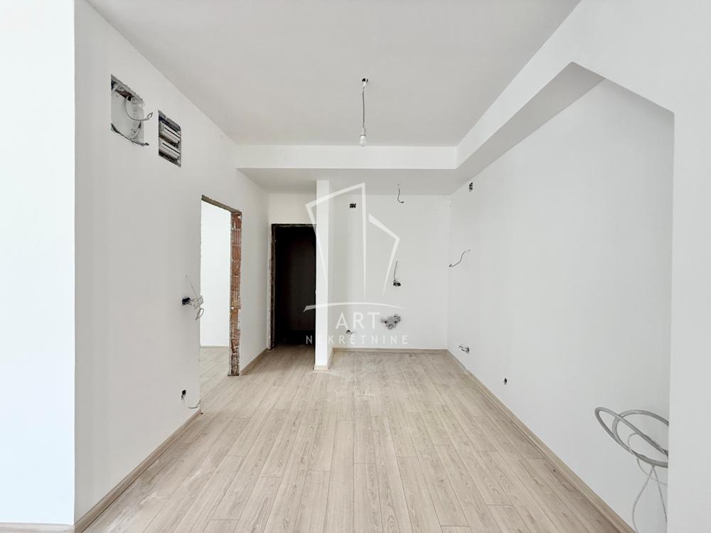 Slika 1 - Radeta Markovića, Četvorosoban stan na prodaju, 50m2, 121.000€