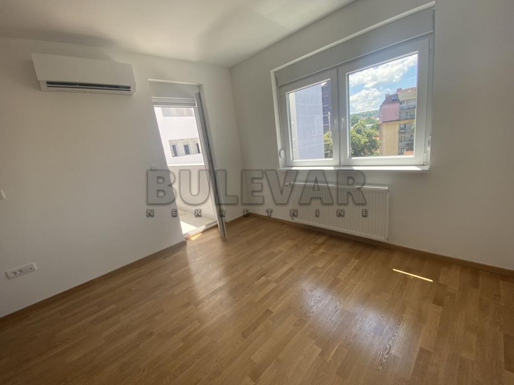 Slika 1 - Cara Dušana, Jednoiposoban stan za izdavanje, 51m2, 550€