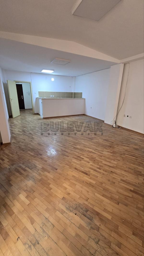 Slika 1 - Kralja Stefana Prvovenčanog,  Lokal za izdavanje, 51m2, 450€