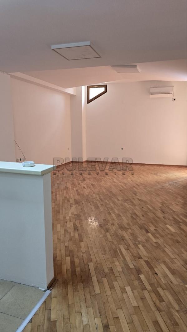 Slika 2 - Kralja Stefana Prvovenčanog,  Lokal za izdavanje, 51m2, 450€