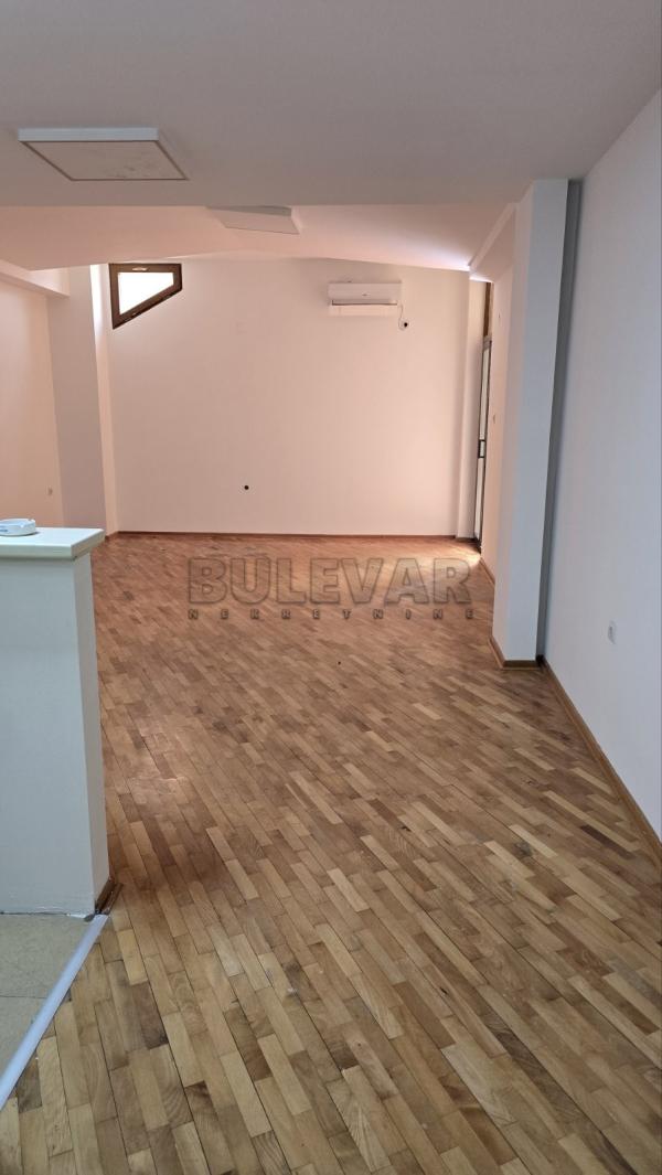 Slika 3 - Kralja Stefana Prvovenčanog,  Lokal za izdavanje, 51m2, 450€