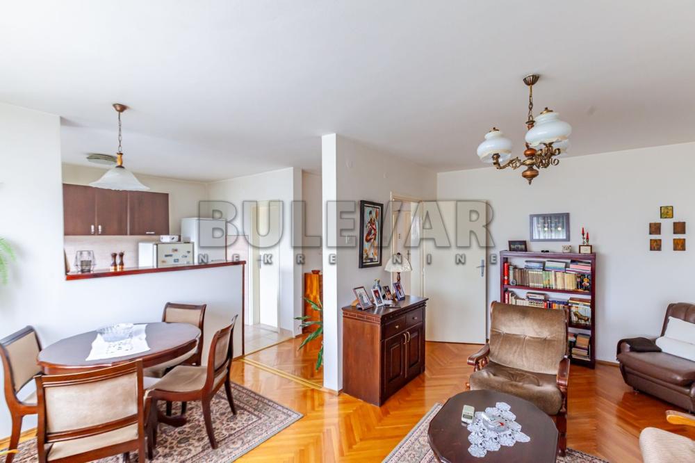 Slika 3 - Trg kralja Aleksandra Ujedinitelja, Trosoban stan na prodaju, 75m2, 154.000€