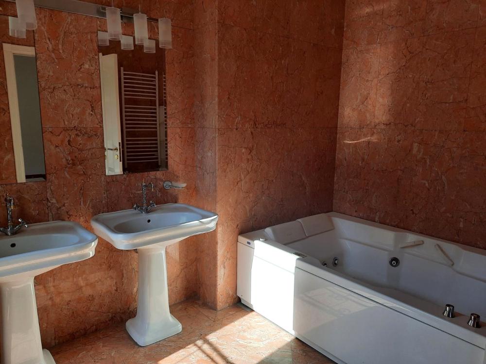 Slika 10 - Ljutice Bogdana,  Kuća na prodaju, 634m2, 2.450.000€