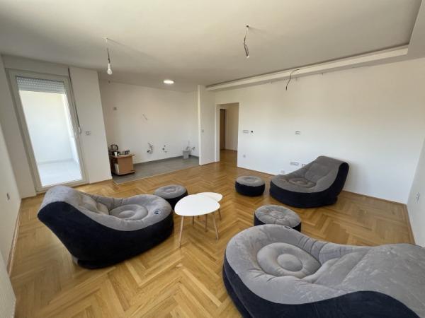 Glavna slika -Četvorosoban stan na prodaju, 76m2, 184.000€