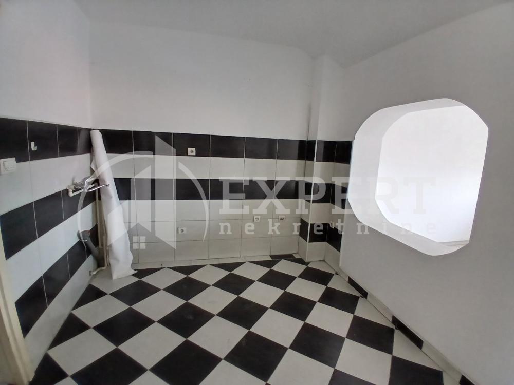 Slika 10 - Jove Tošića,  Lokal za izdavanje, 270m2, 1.000€