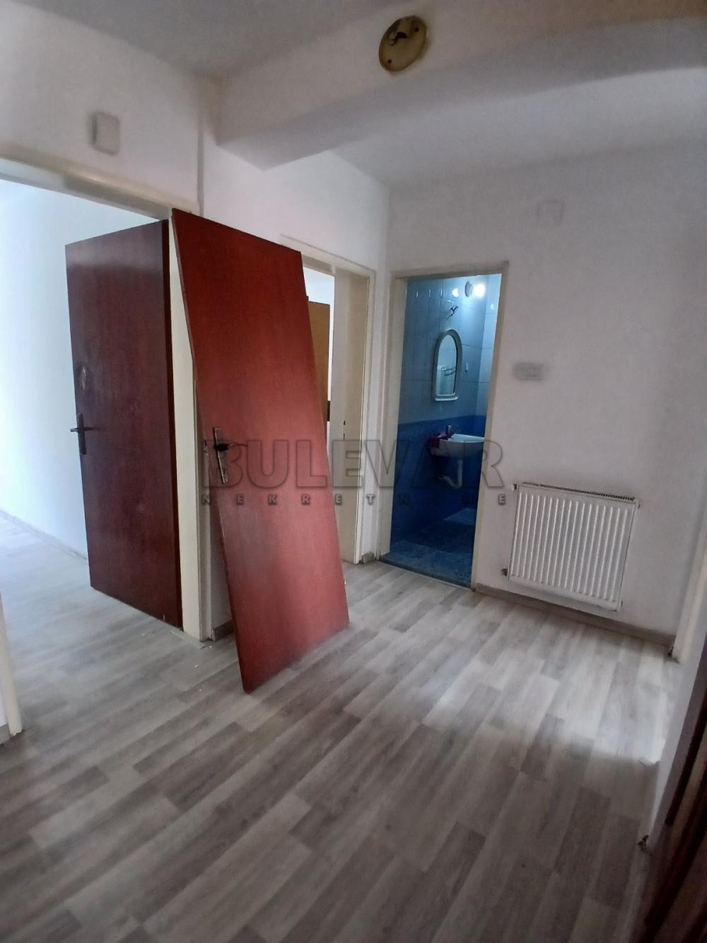Slika 2 - Jove Tošića,  Lokal za izdavanje, 270m2, 1.000€