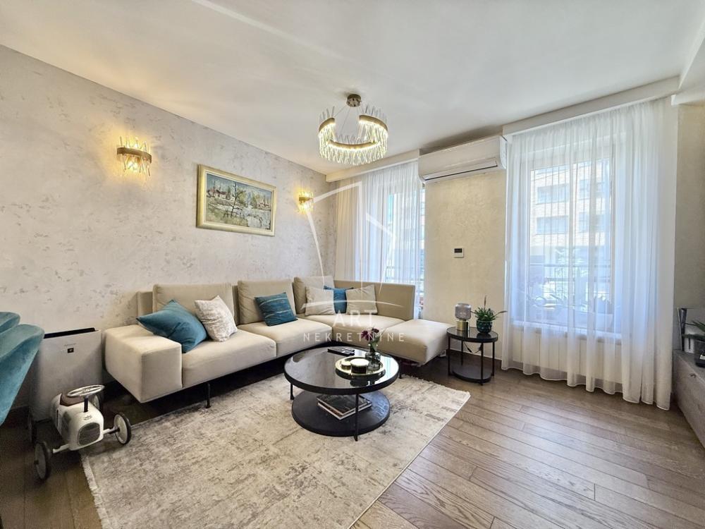 Slika 2 - Južni Bulevar, Četvorosoban stan na prodaju, 110m2, 395.000€