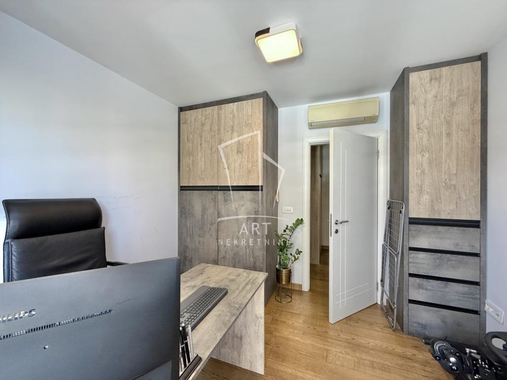 Slika 9 - Južni Bulevar, Četvorosoban stan na prodaju, 110m2, 395.000€