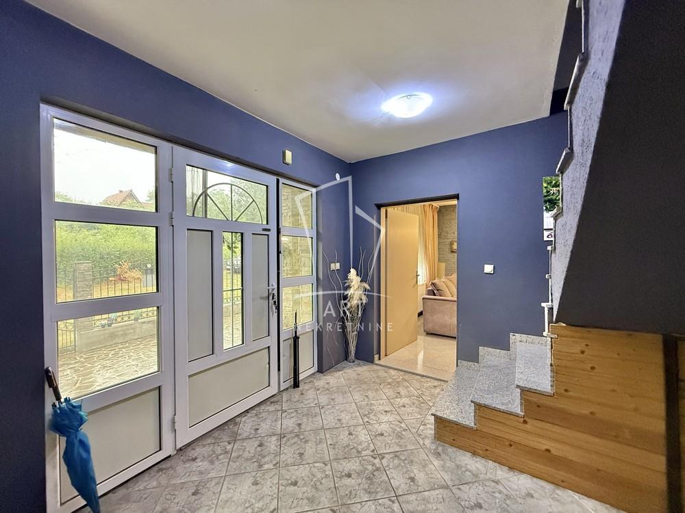 Slika 9 - Leskovačka,  Kuća na prodaju, 260m2, 182.000€