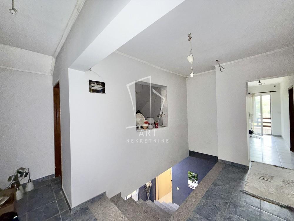 Slika 10 - Leskovačka,  Kuća na prodaju, 260m2, 182.000€