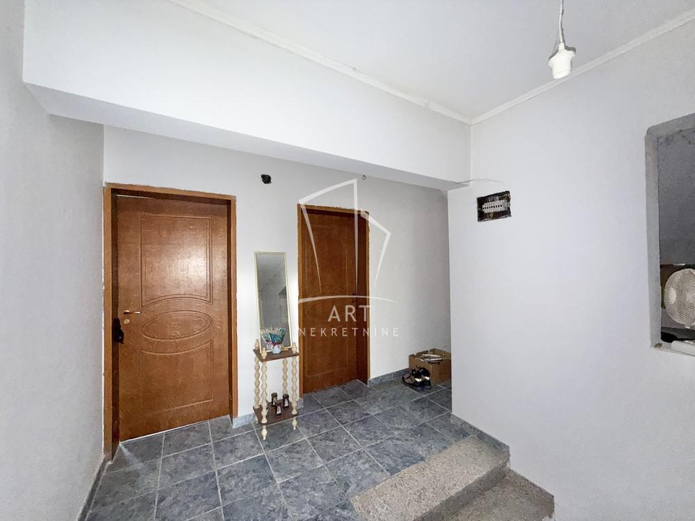 Slika 11 - Leskovačka,  Kuća na prodaju, 260m2, 182.000€