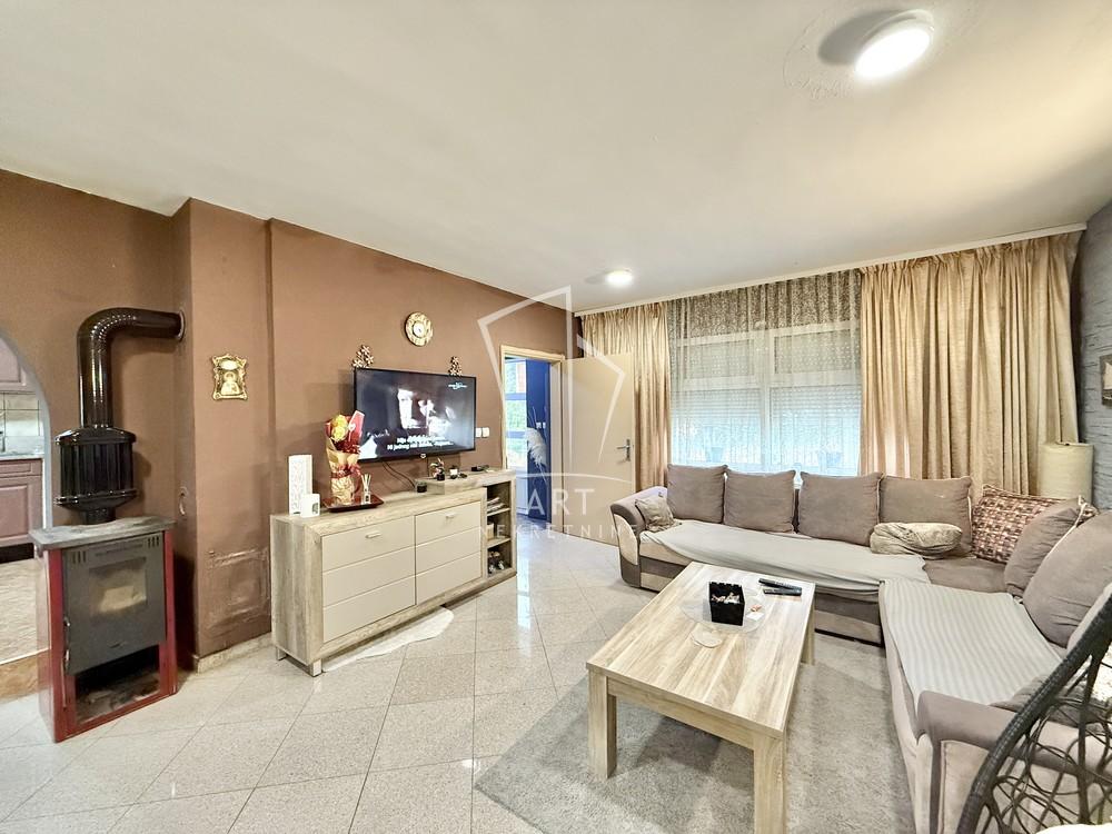 Slika 1 - Leskovačka,  Kuća na prodaju, 260m2, 182.000€