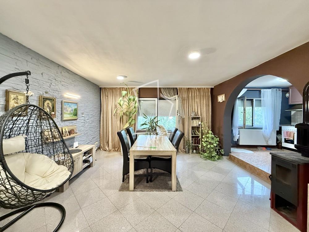 Slika 2 - Leskovačka,  Kuća na prodaju, 260m2, 182.000€