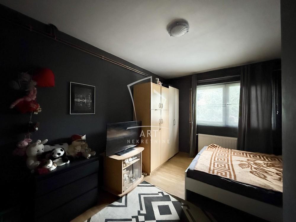 Slika 3 - Leskovačka,  Kuća na prodaju, 260m2, 182.000€