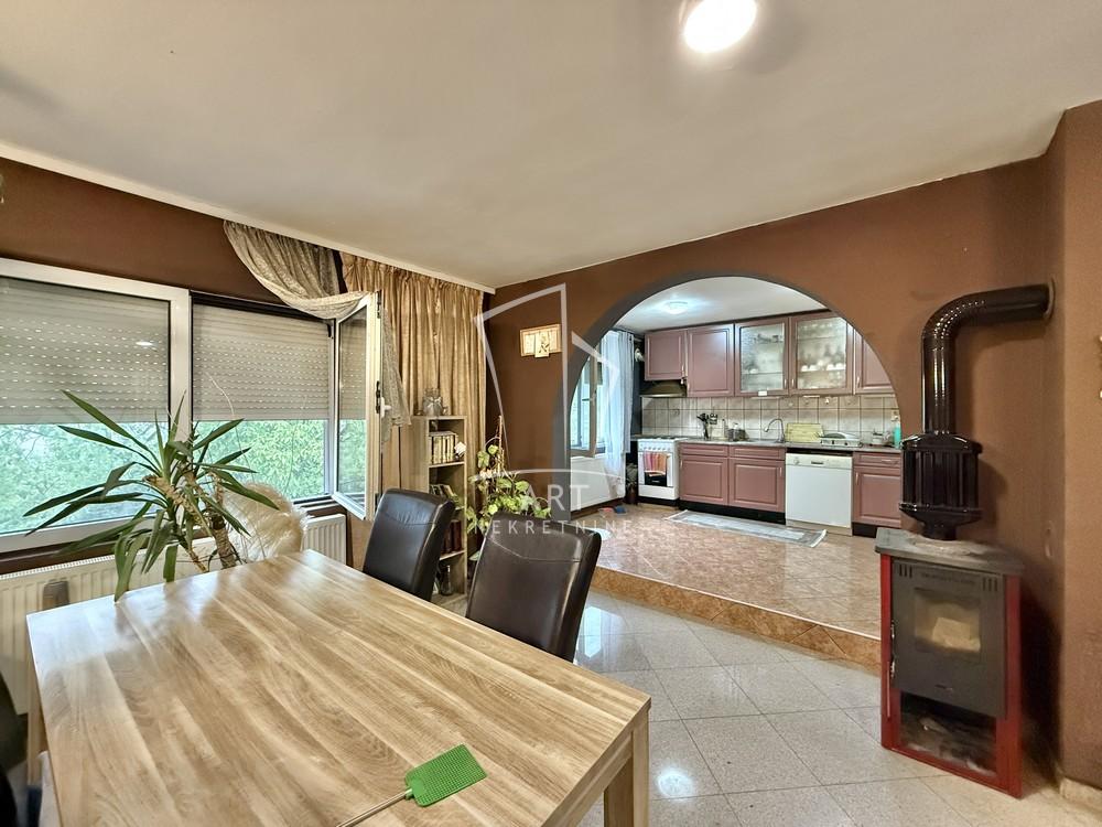 Slika 5 - Leskovačka,  Kuća na prodaju, 260m2, 182.000€