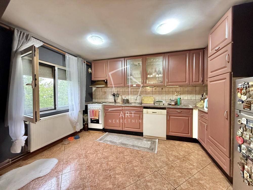 Slika 6 - Leskovačka,  Kuća na prodaju, 260m2, 182.000€