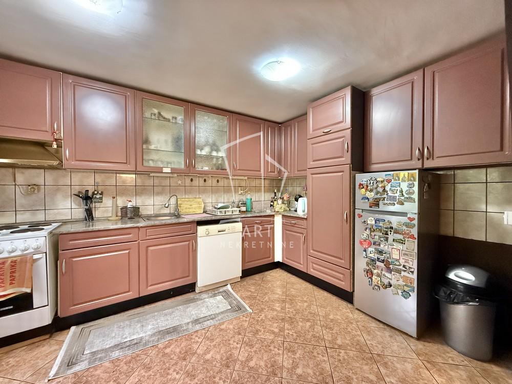 Slika 7 - Leskovačka,  Kuća na prodaju, 260m2, 182.000€