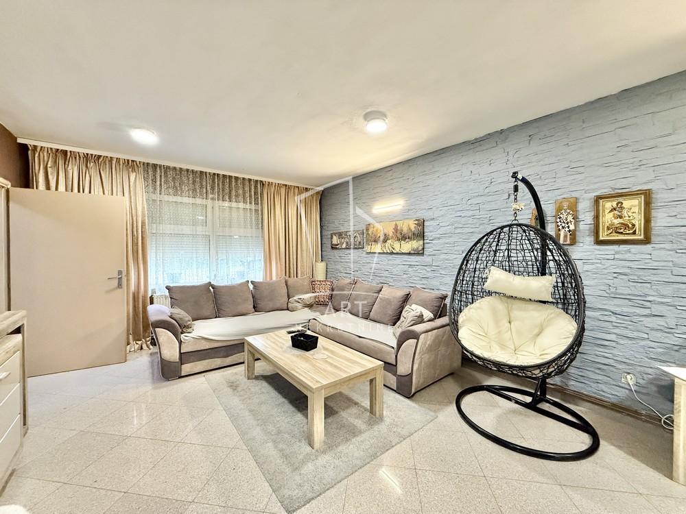 Glavna slika -Leskovačka,  Kuća na prodaju, 260m2, 182.000€