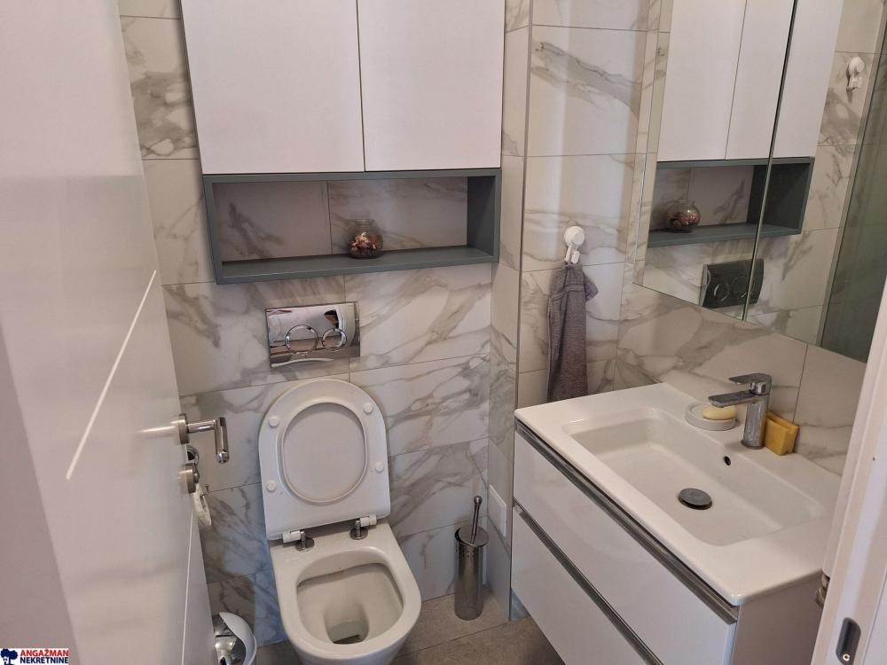 Slika 9 - Bulevar heroja sa Košara, Trosoban stan za izdavanje, 90m2, 1.400€