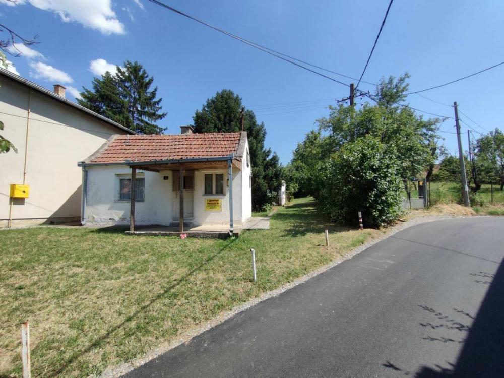 Glavna slika - Plac na prodaju, Sremska Kamenica, , 185.400€