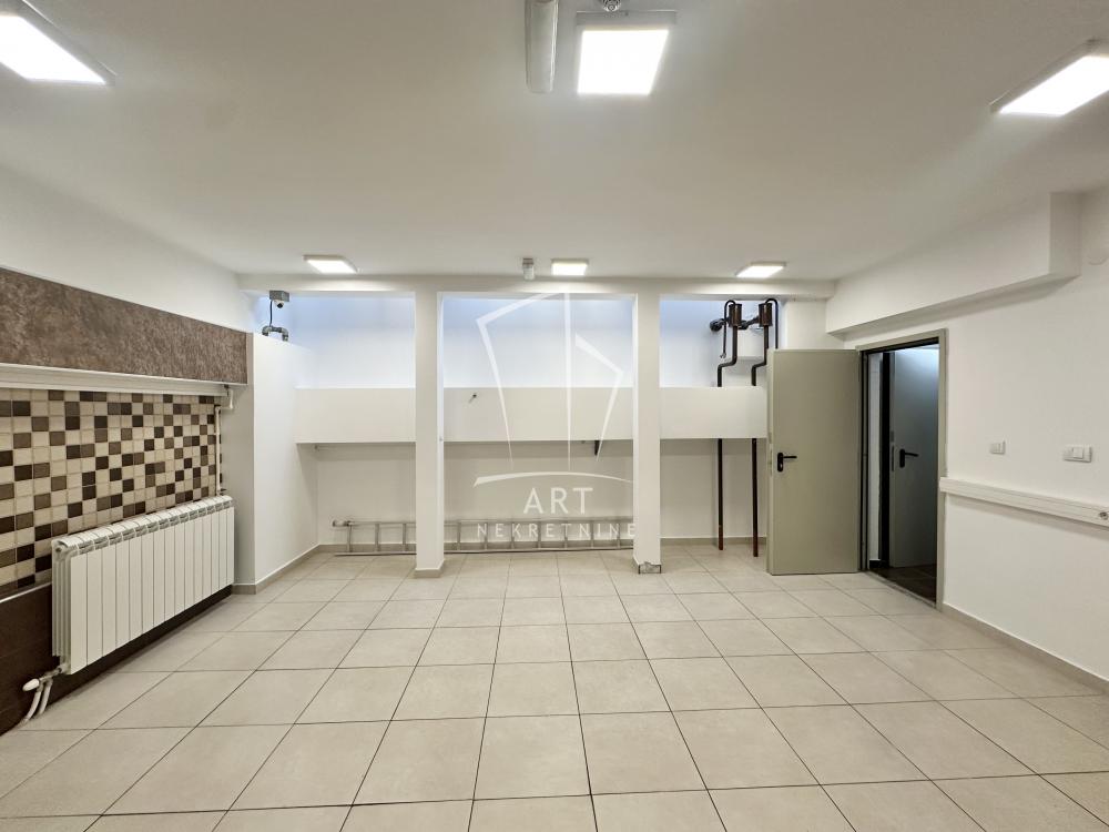 Slika 2 - Novopazarska,  Lokal na prodaju, 42m2, 560.000€