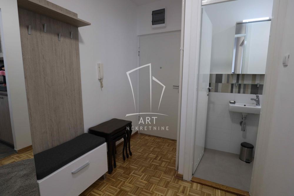 Slika 6 - Nehruova, Trosoban stan za izdavanje, 87m2, 1.000€