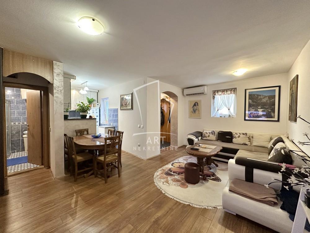 Glavna slika -Braće Ribnikar,  Kuća na prodaju, 66m2, 280.000€