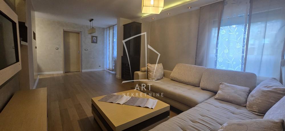 Slika 1 - Bulevar Zorana Đinđića, Dvoiposoban stan na prodaju, 70m2, 276.000€