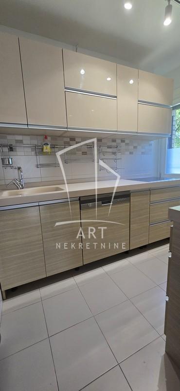 Slika 8 - Bulevar Zorana Đinđića, Dvoiposoban stan na prodaju, 70m2, 276.000€