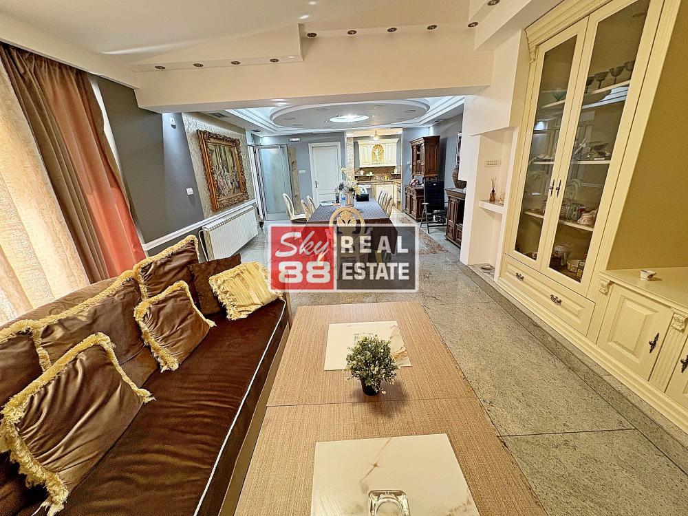 Glavna slika -Macvanska, Četvorosoban stan na prodaju, 185m2, 2.000.000€