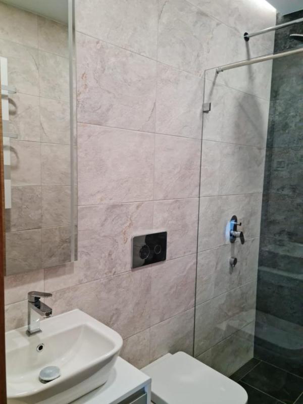 Slika 10 -  Kuća za izdavanje, 240m2, 2.000€