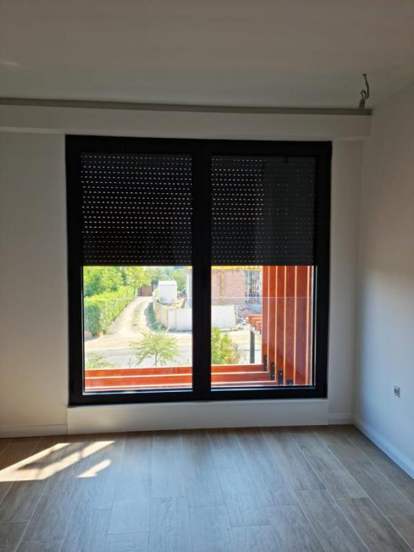 Slika 1 -  Kuća za izdavanje, 240m2, 2.000€