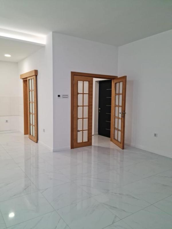 Slika 9 -  Kuća za izdavanje, 240m2, 2.000€