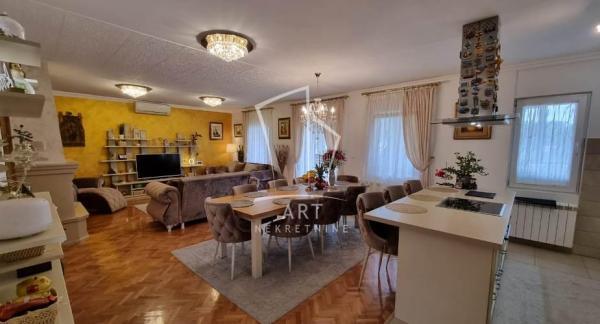 Glavna slika -Bulevar JNA,  Kuća na prodaju, 328m2, 1.730.000€