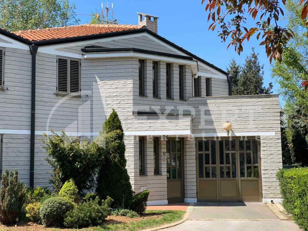 Glavna slika -Jesenjinova,  Kuća za izdavanje, 290m2, 1.250€