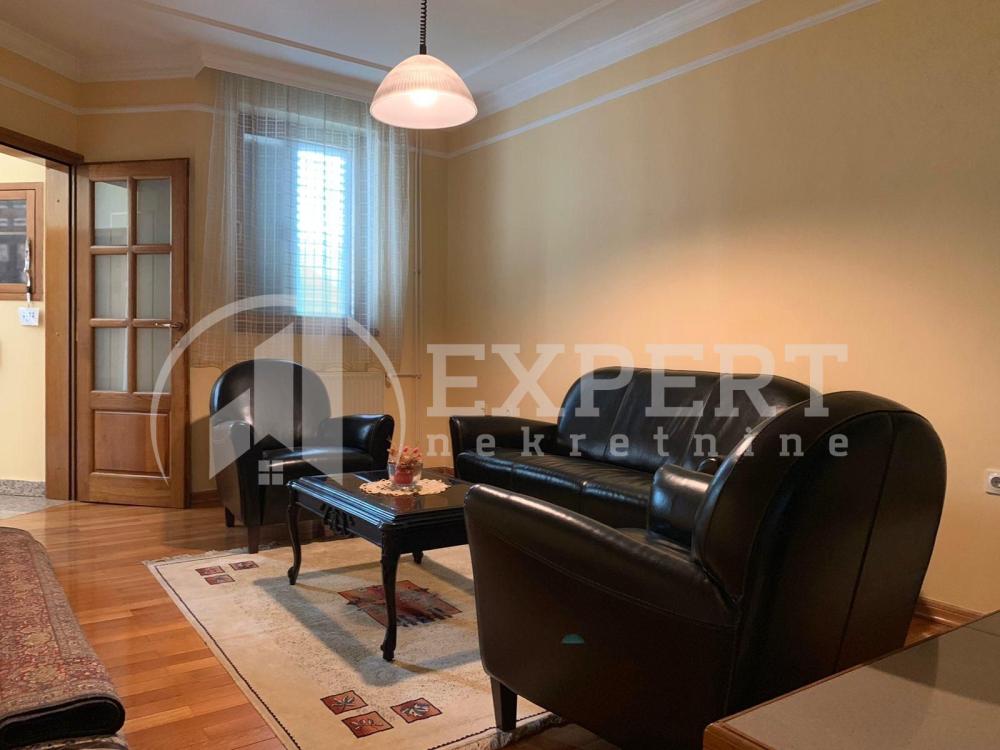 Slika 9 - Jesenjinova,  Kuća za izdavanje, 290m2, 1.250€