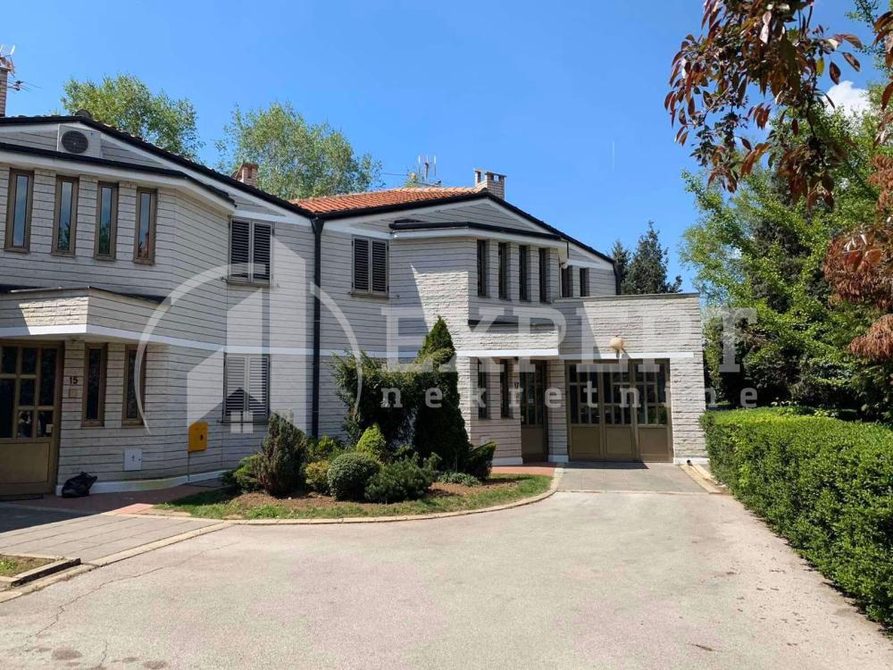 Slika 1 - Jesenjinova,  Kuća za izdavanje, 290m2, 1.250€