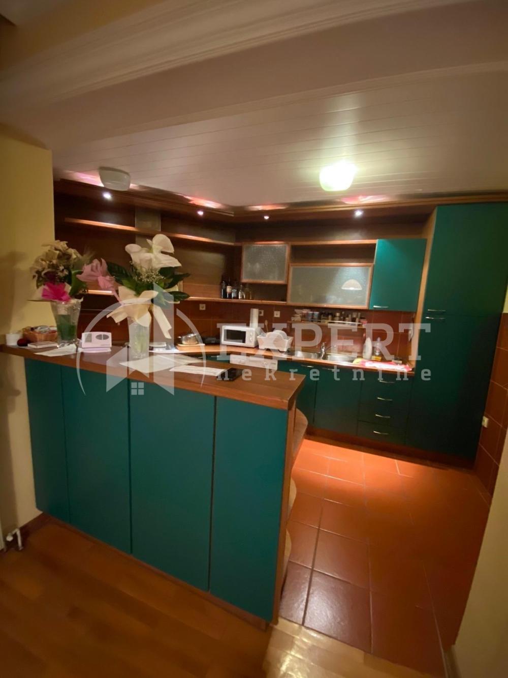 Slika 10 - Jesenjinova,  Kuća za izdavanje, 290m2, 1.250€