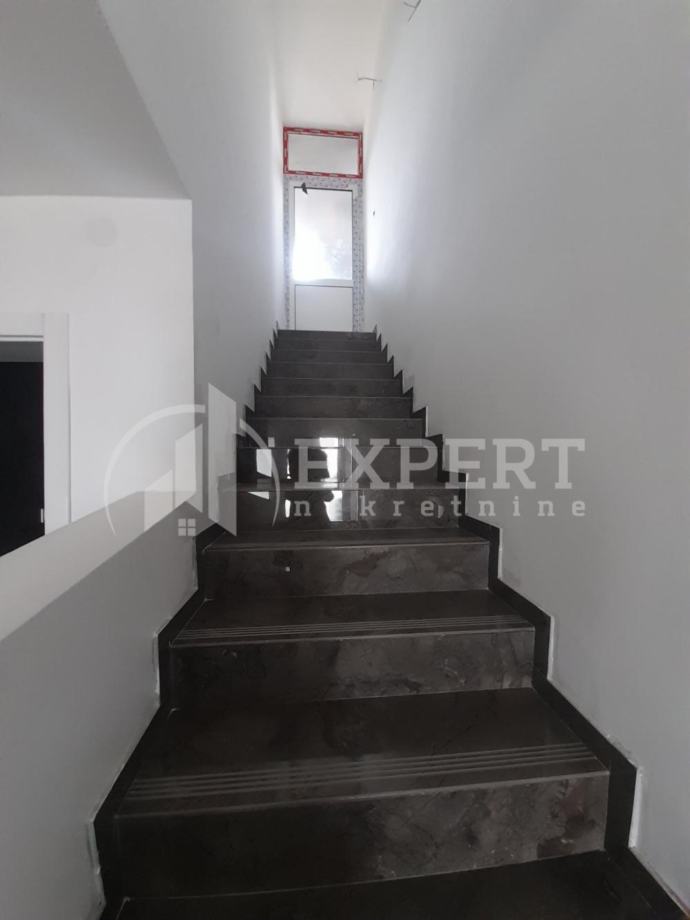 Slika 8 - Gornji Matejevac,  Kuća na prodaju, 350m2, 350.000€